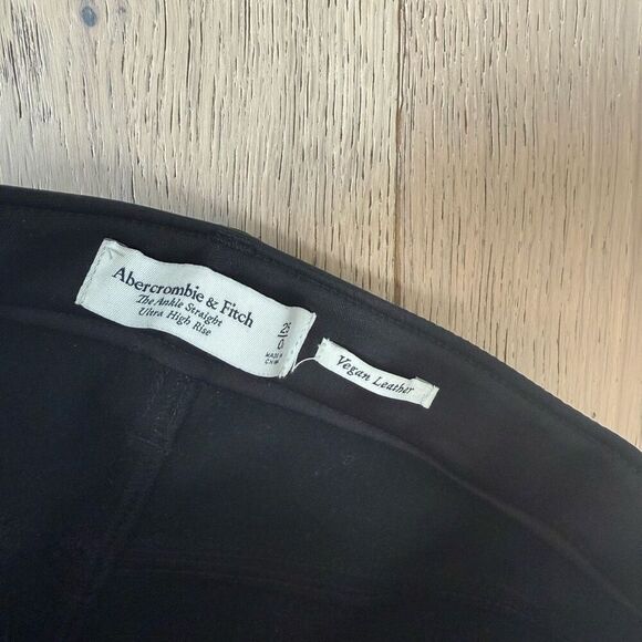 Abercrombie and fiitch Vegan Leather Ankle Straight Pant size 25 m1 - Picture 3 of 4